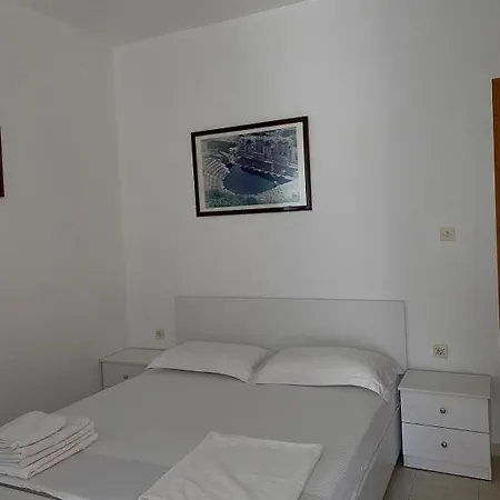 Studio Apartment *