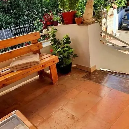Studio Apartment *